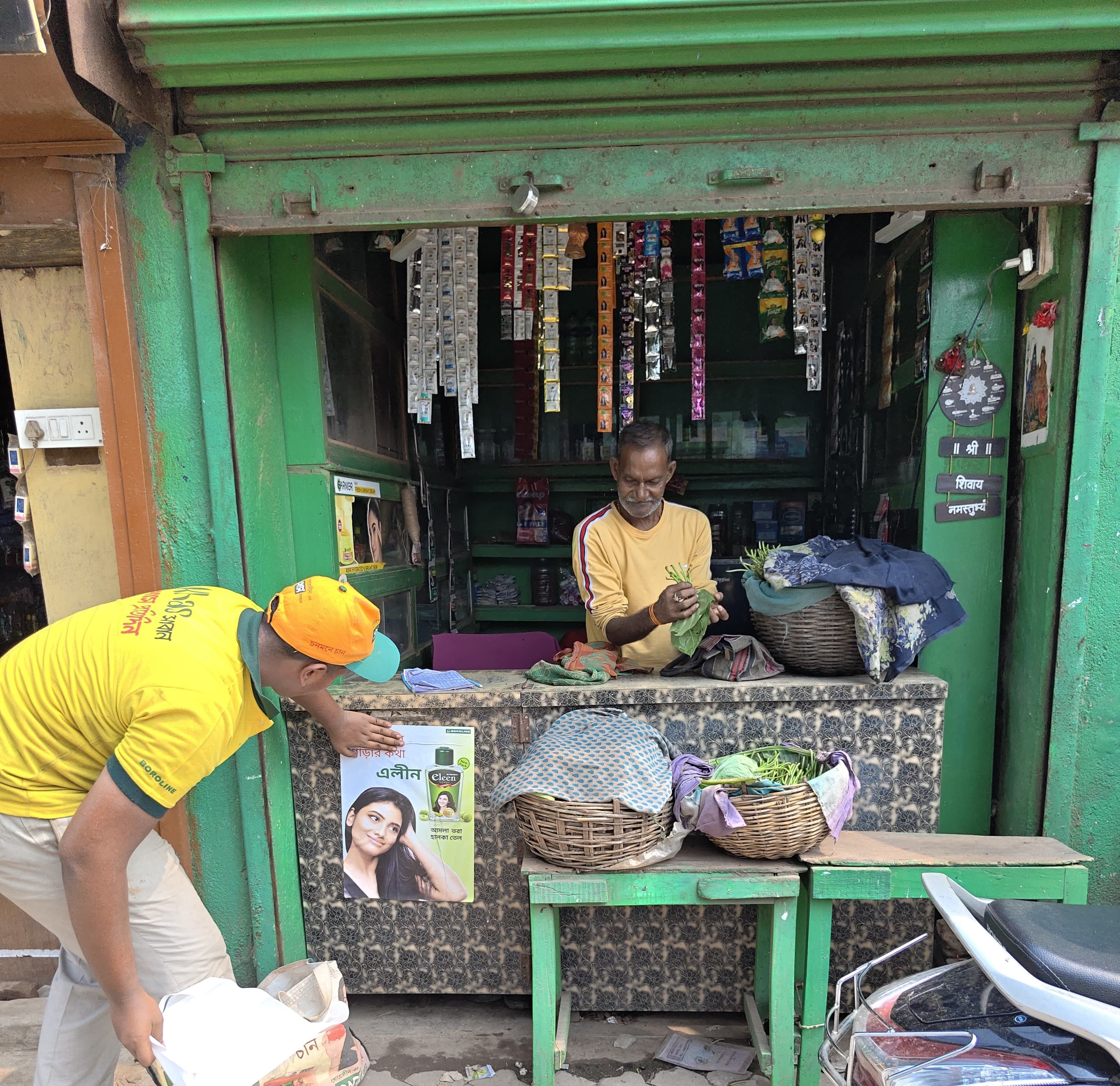 POSM placement at neighbourhood store — Boroline field team